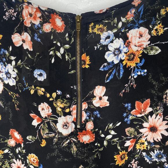 Hippie Rose Black Floral Roll Tab Sleeve Top Blouse Medium NWT - Picture 6 of 6